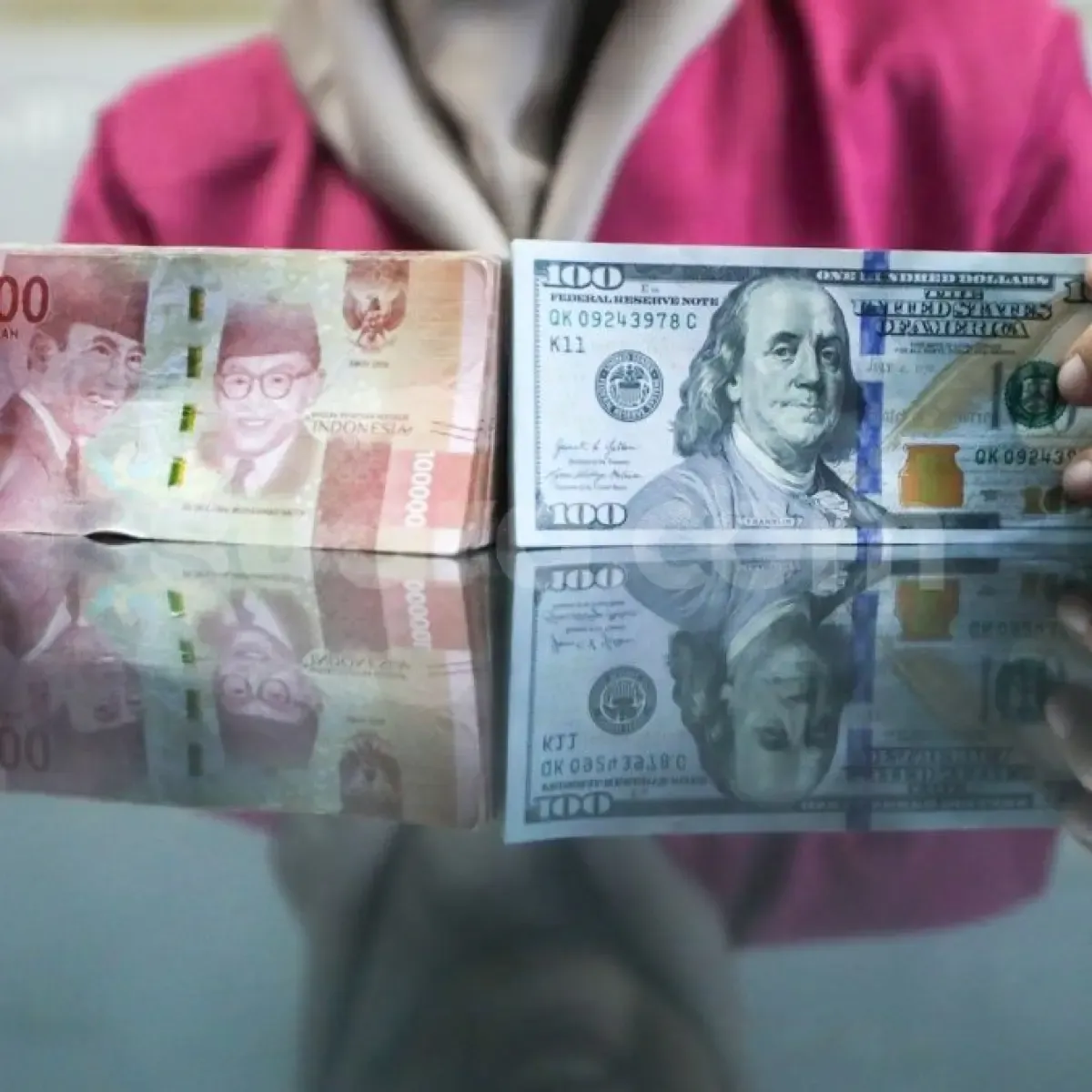Rupiah Menguat ke Rp17.880 per Dolar AS di Tengah Penurunan Minyak