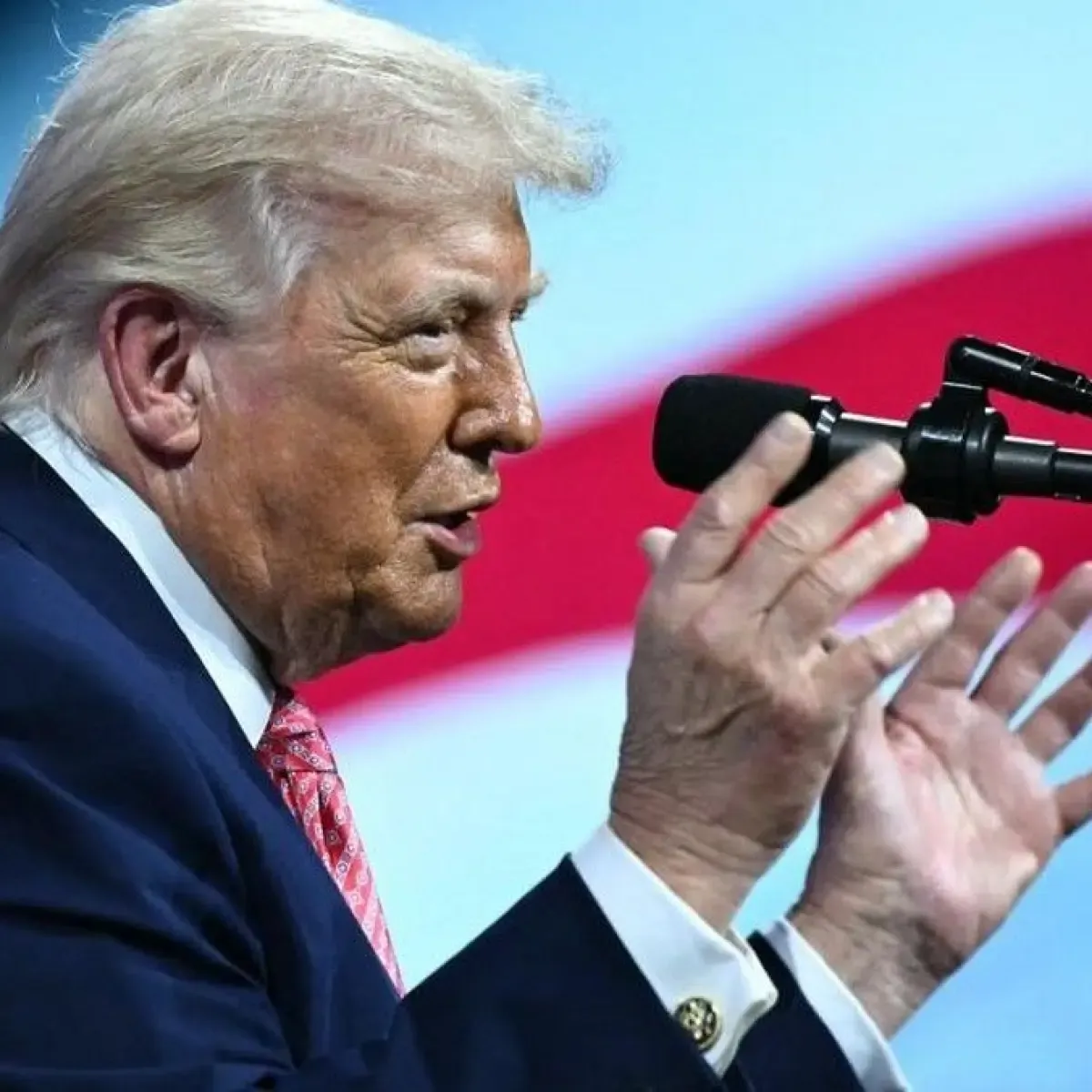 Trump Kaitkan Demo Pelajar Prancis dengan Migrasi dan Islam