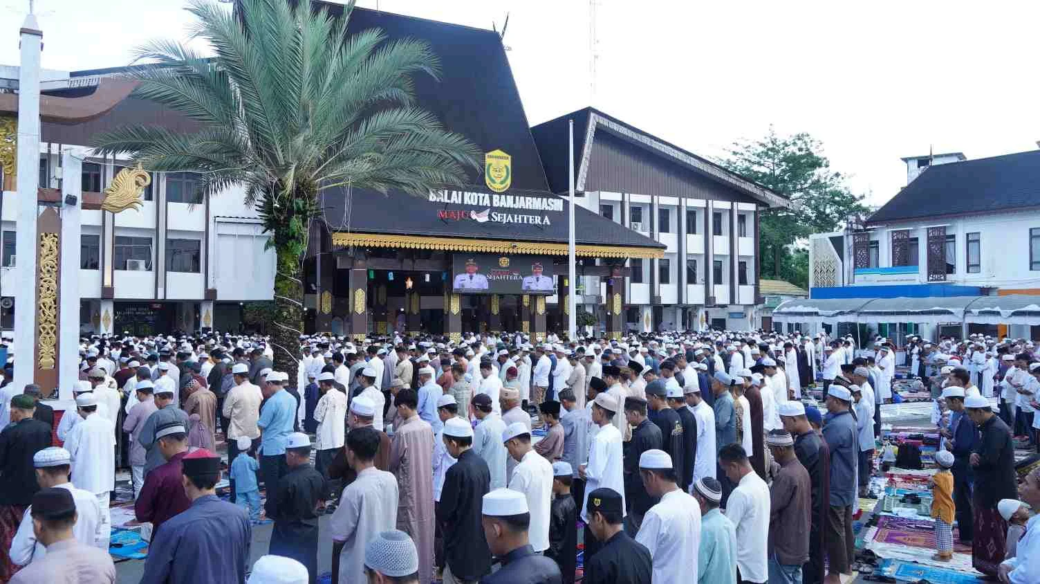 Wali Kota, ASN dan Forkompimda Salat Istisqo di Balai Kota Banjarmasin
